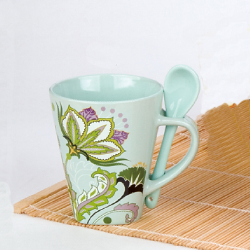 Ceramic coffee mug with spoon 